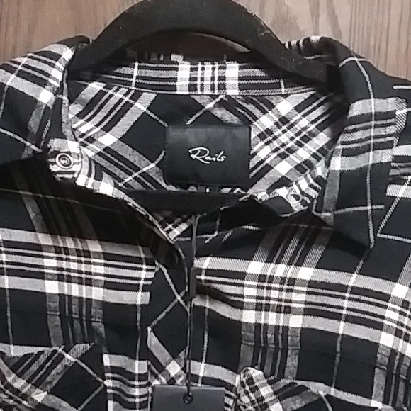 NWT Rails Leo Button down In Onyx Peach - Picture 7 of 13